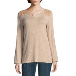 Long sleeve crew neck knit blouse